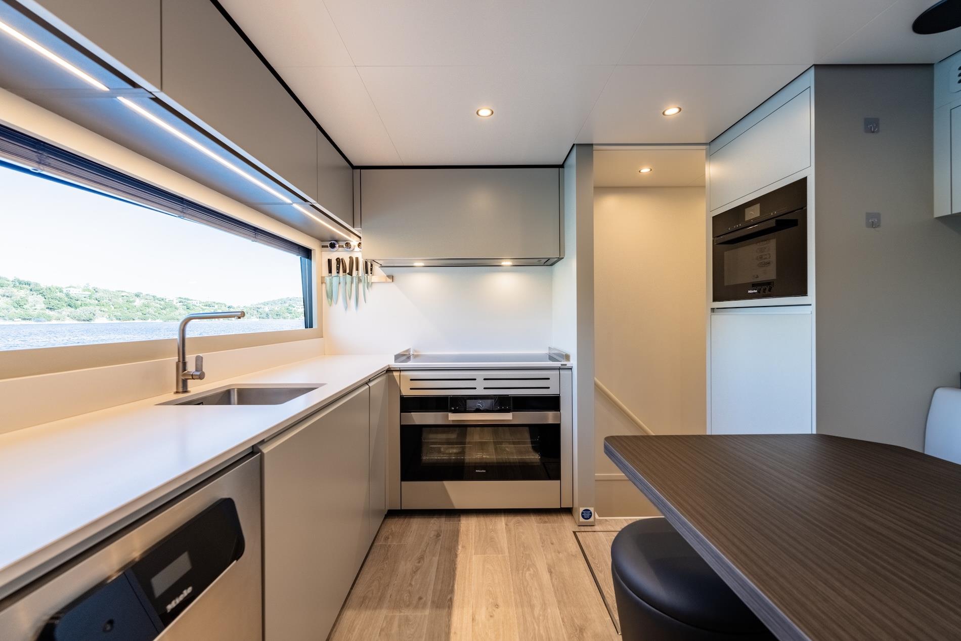 2024 CUSTOM LINE NAVETTA 30 